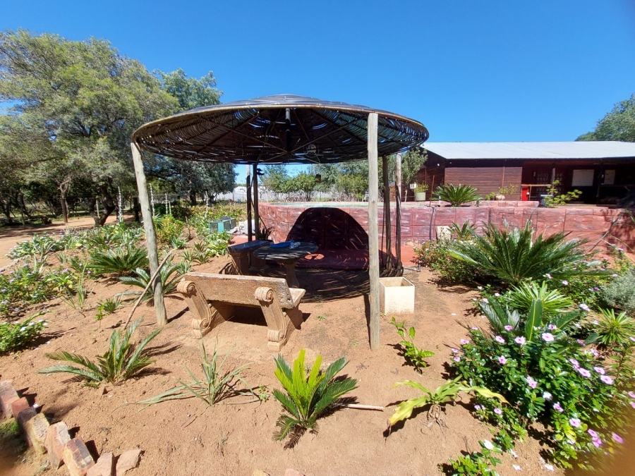 6 Bedroom Property for Sale in Zoutpansdrift North West